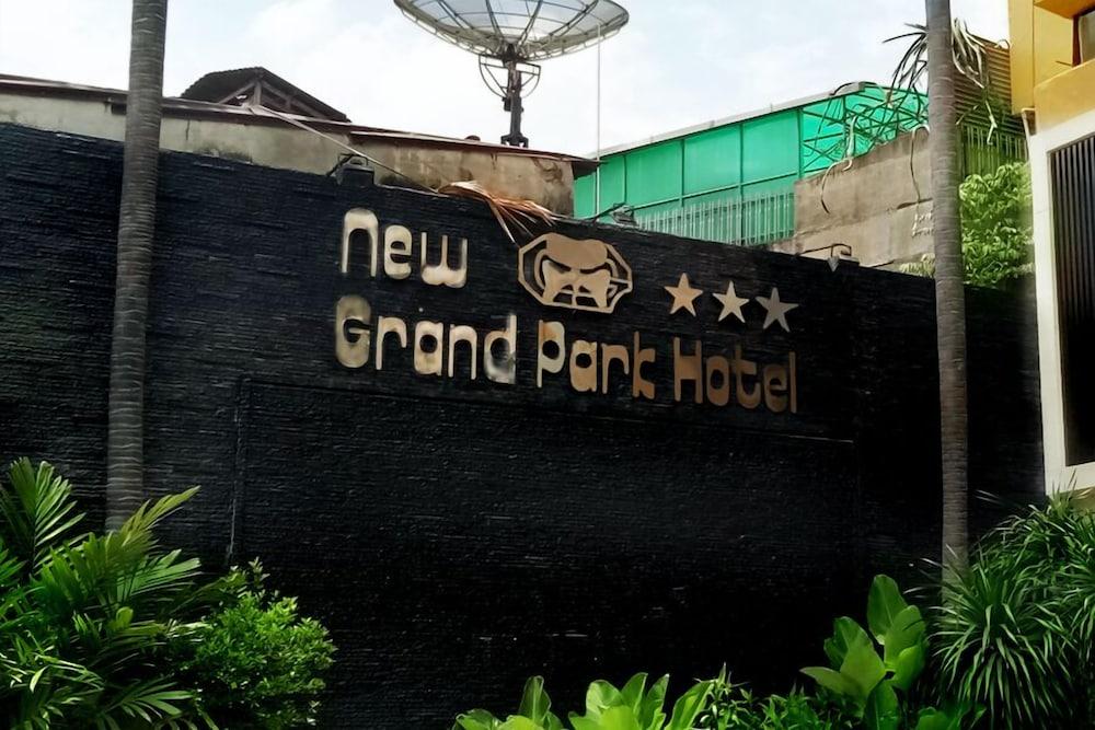 New Grand Park Hotel Сурабая Екстер'єр фото