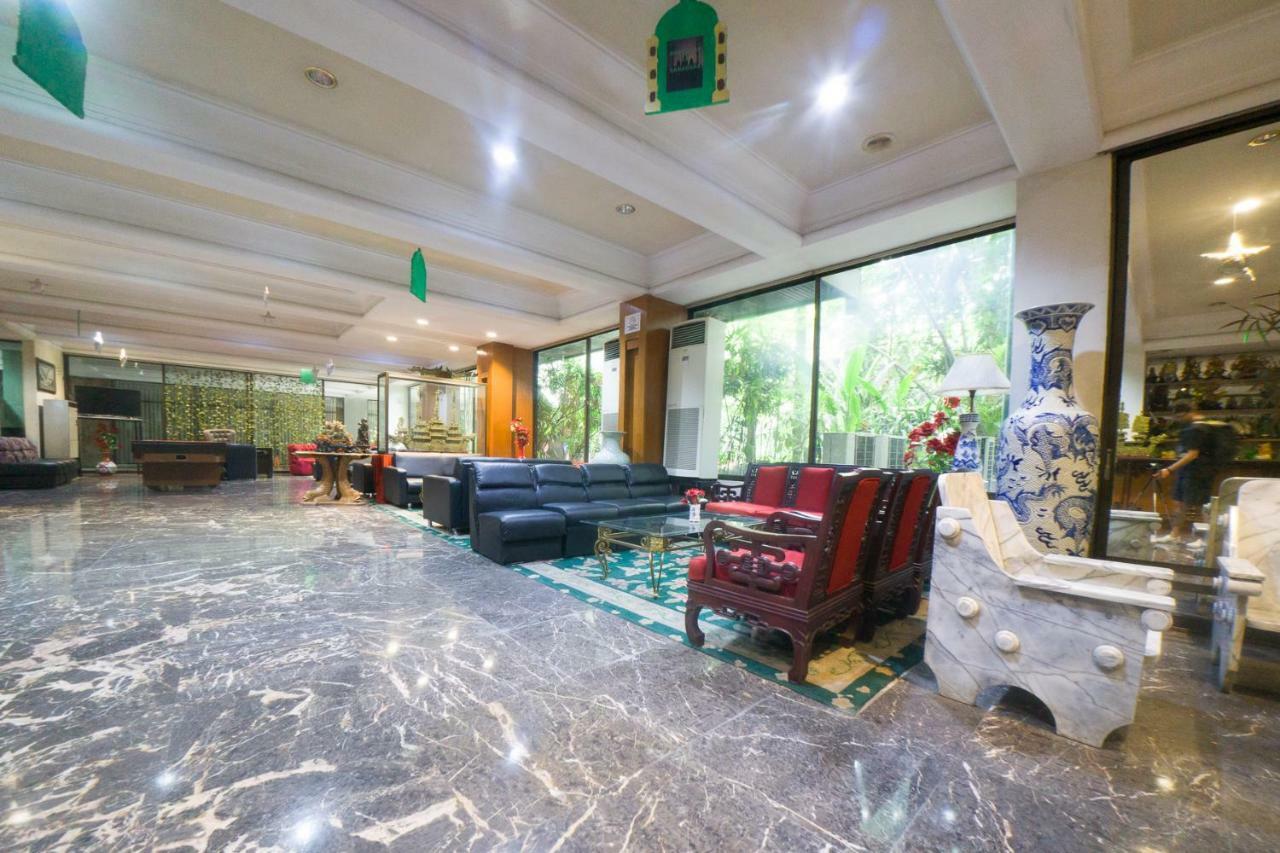 New Grand Park Hotel Сурабая Екстер'єр фото