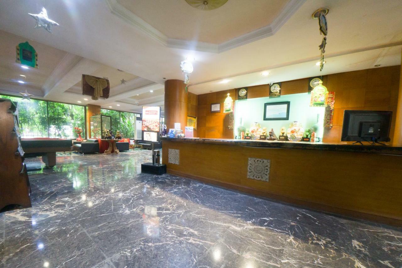 New Grand Park Hotel Сурабая Екстер'єр фото